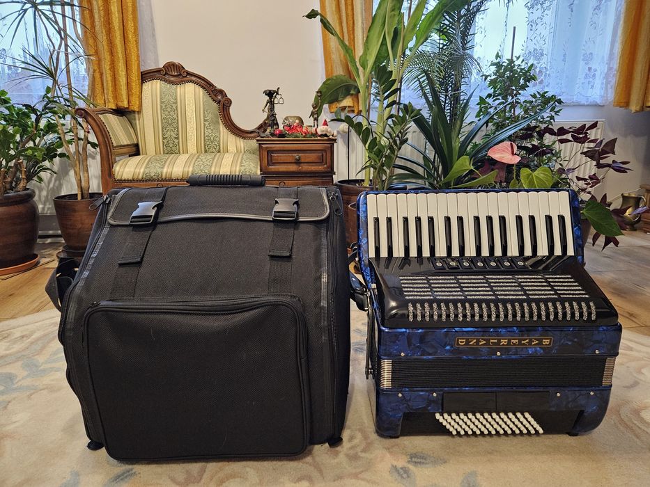 Akordeon jak nowy Bayerland 72 basy + futerał