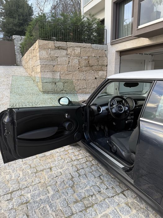 MINI Cooper One.64728334266754123