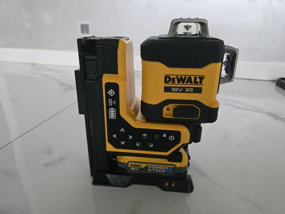 Samopoziomujący laser trzywiązkowy DeWALT DCLE 34035 z baterią, nowy