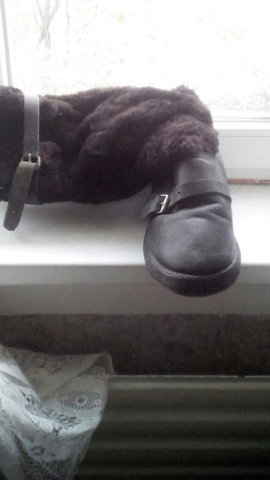 продам унты кожанные,на натуральном меху и валенки