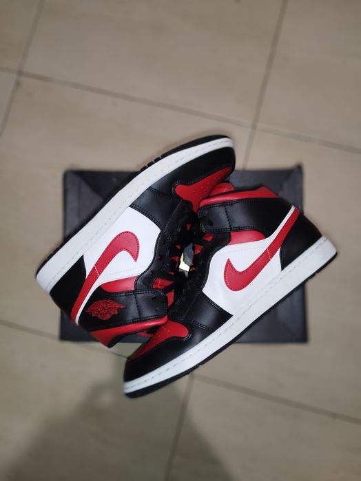 Air jordan 1 Mid 
como novos!! foram usados apenas