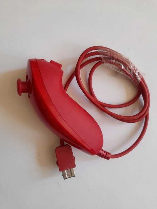 Nintendo Wii , Vermelha, 2 comandos, Sensor e Cabos