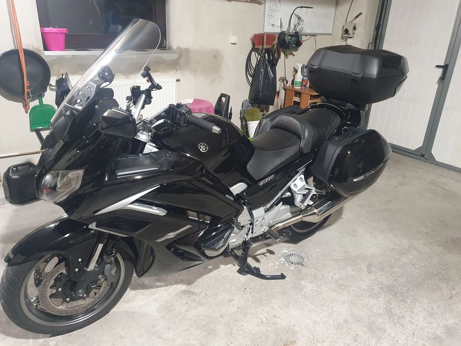 Yamaha FJR Yamaha FJR w wersji YCCS z półautomatyczną skrzynią biegów