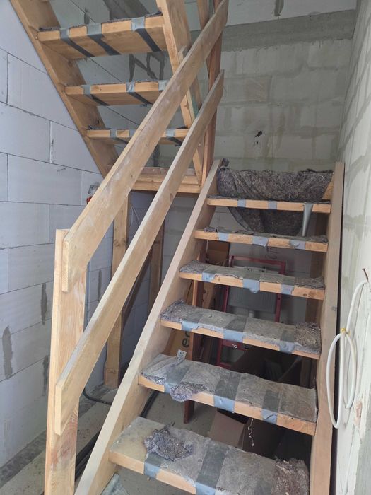 Schody budowlane do domu