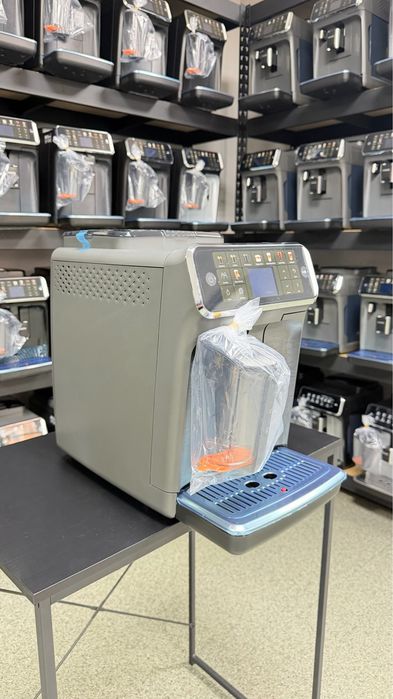 НОВА!!!Кавомашина Philips 5500 серії-ГАРАНТІЯ-1 рік