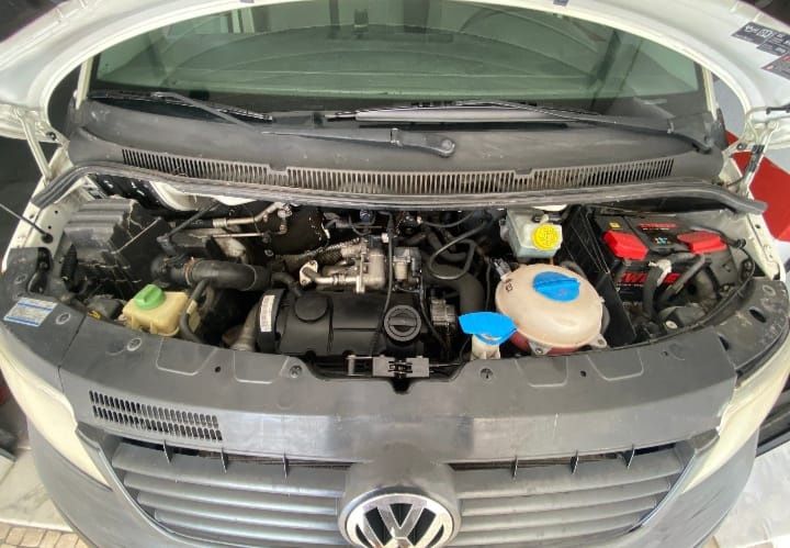 Volkswagen Transporter T5 — 04/2006 — 9 lugares Excelente Mecânica