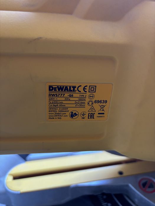 Serra Dewalt DWS777 esquadria