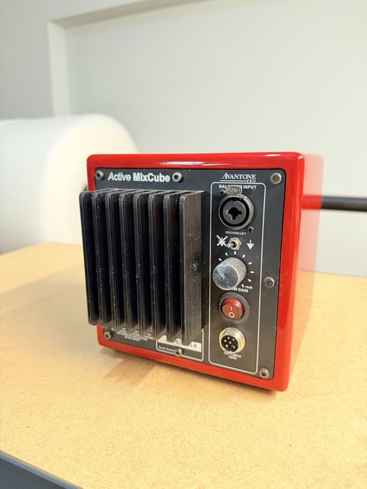 Coluna MixCube Avantone