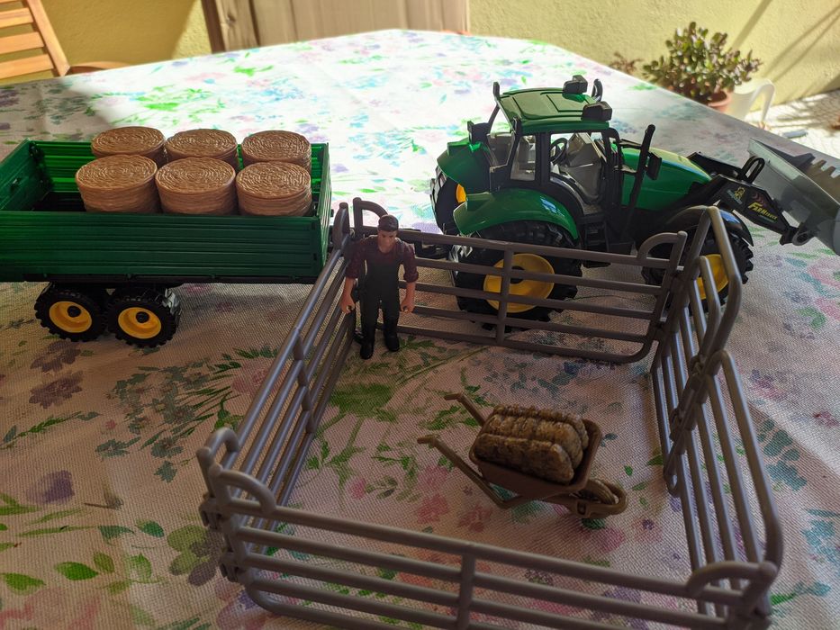 Brinquedo retroescavadora + tractor+ acessórios