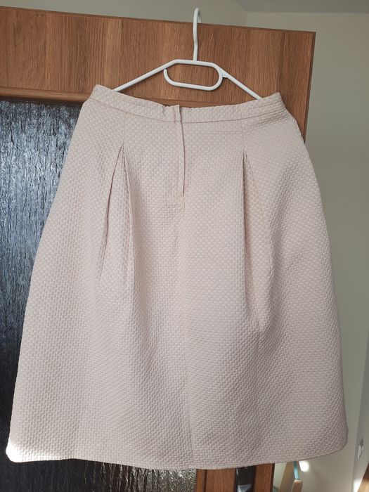 Spódnica pudrowa pudroworóżowa w kontrafałdy M 38 H&M