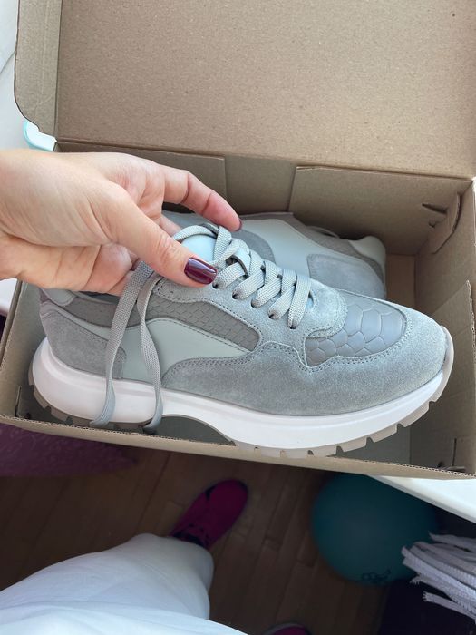 Кросівки шкіряні блакитно-сірі