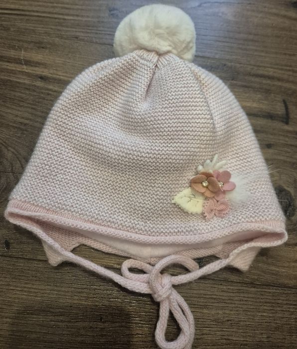 Śliczna czapeczka 42 Nowa