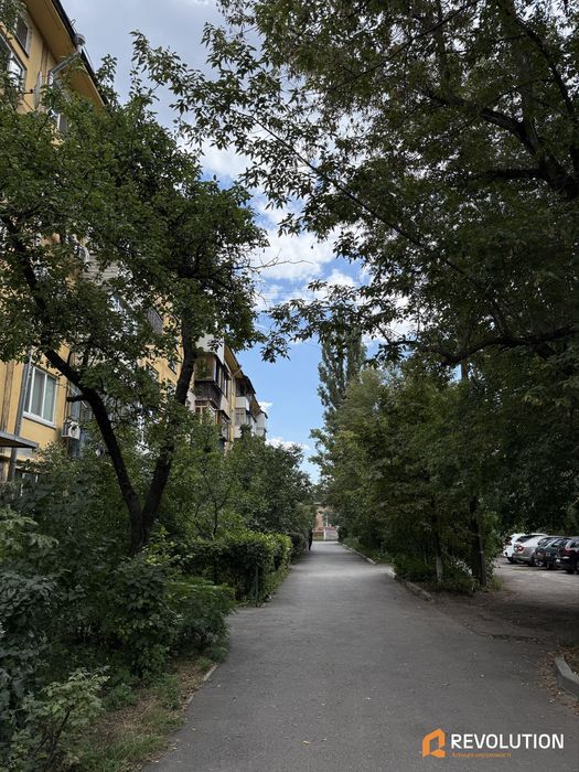 Без% , продаж 1 кімнатної квартири Бульвар Верховної Ради 18а, метро