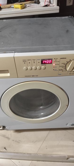 Máquina de lavar e secar de encastre