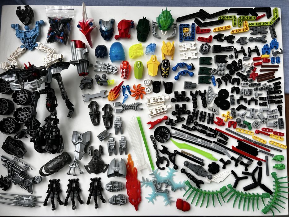 lego деталі Bionicle та Technic