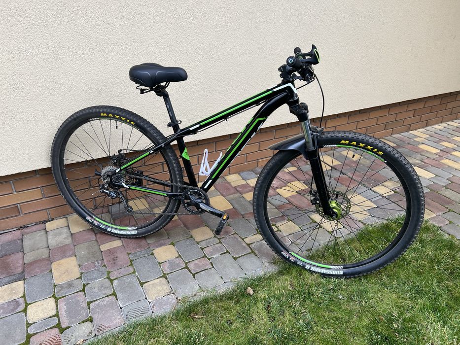 Велосипед Trek, рама S, колеса 29 дюймів