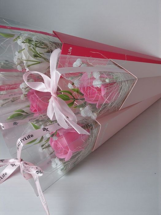 Tulipany i róże mydlane w rożku Dzień Kobiet