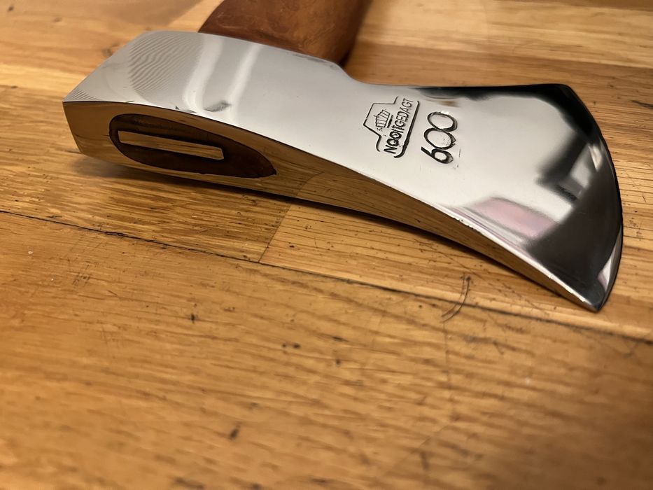 Топор сокира голландського бренду.