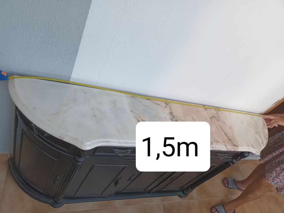 Credência com pedra mármore- 5 portas/3 gavetas