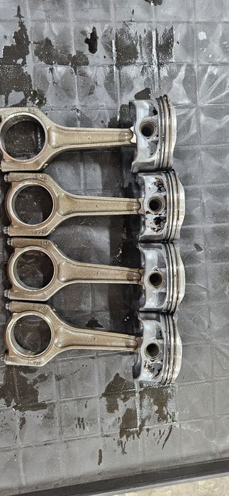 Поршня шатуни bmw n43b20.