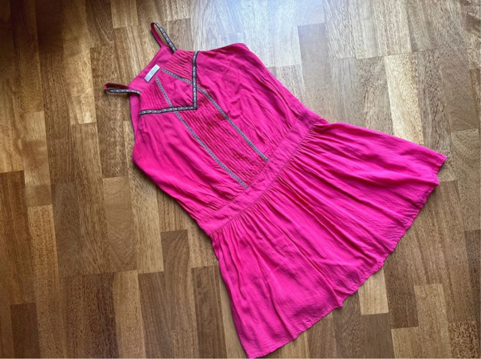 Letnia piekna sukienka o kroju z lat 20stych Promod