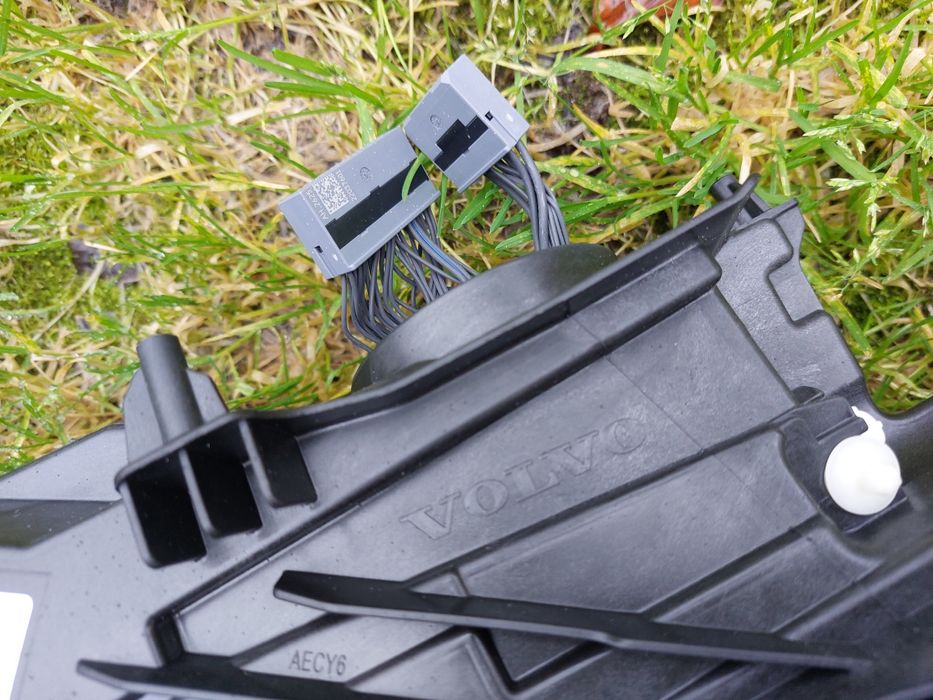 Otica esquerda volvo v60 2022