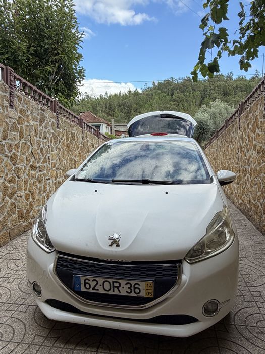 Carro Peugeot 208