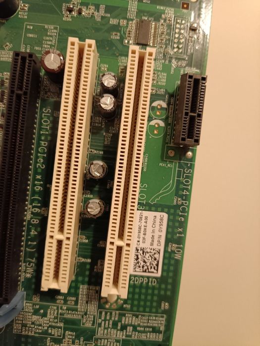 Материнська плата dell