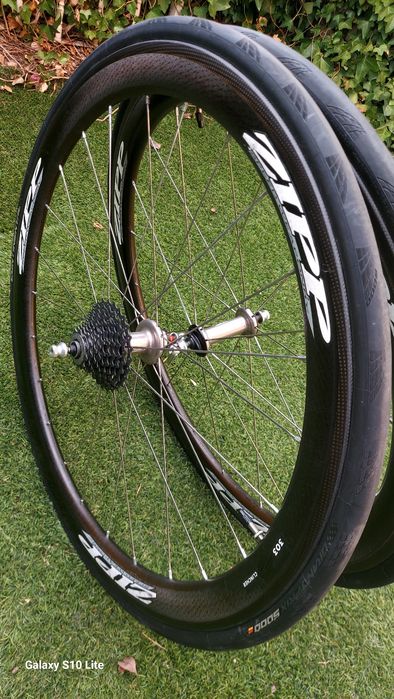 Rodas Zipp 303 carbono pneu e câmara de ar