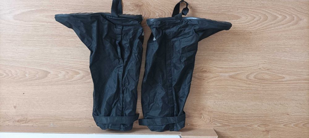 Impermeavél (casaco  S + calça M + bota 42 )