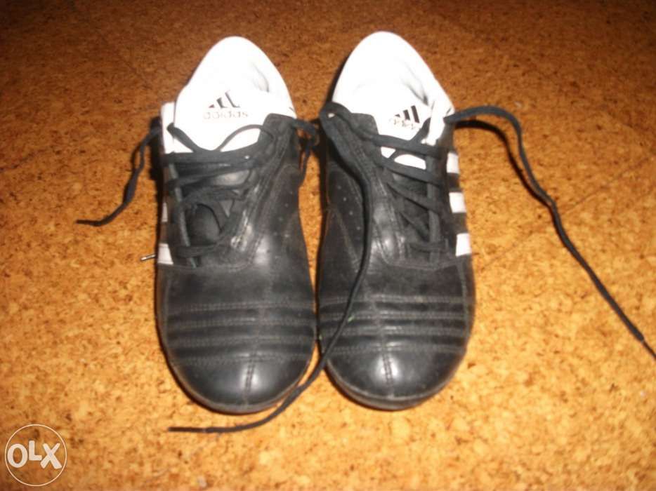 Chuteiras Adidas Pretas Novas em Pele