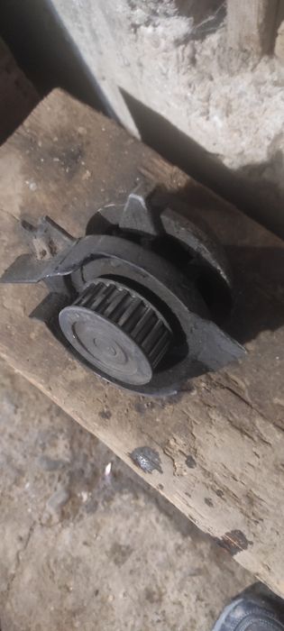 Помпа opel vectra a 1.8 бенз