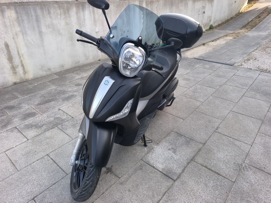 Manopole Manubrio Per Piaggio Beverly 125-500 – Alluminio CNC, Gomma TPE Antiscivolo, Diametro 22/24 Mm, Colore Grigio Con Logo Inciso