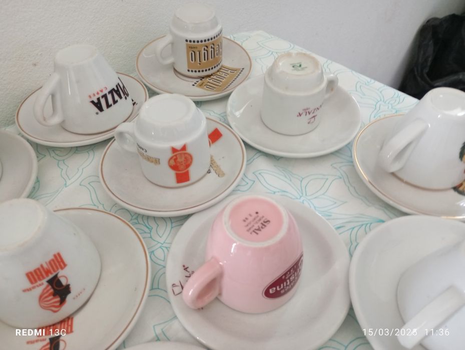 Conjunto de 18 chávenas de café de coleção