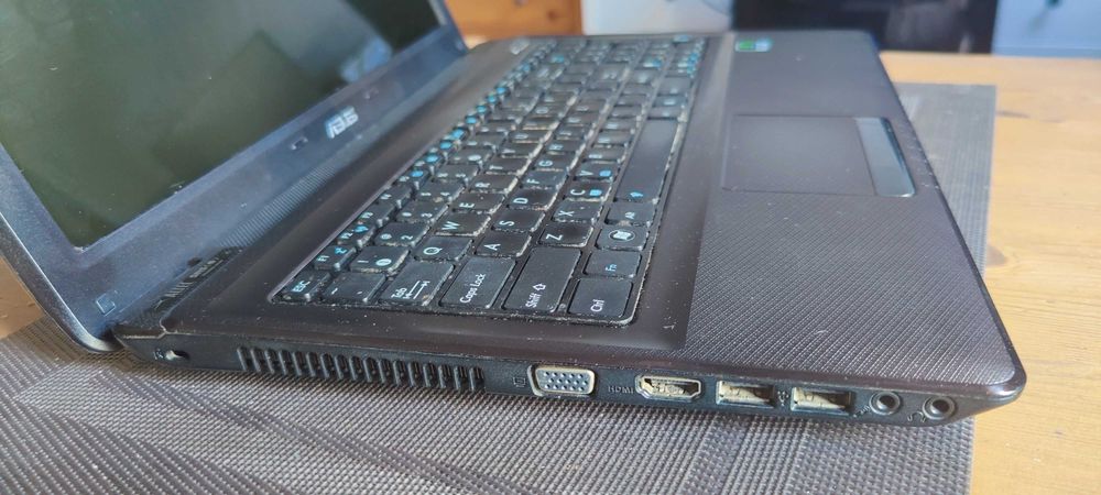 Asus K52J - 15,6 cala -Core i3 4 x 2,26 GHz -6GB Ram -500GB SSD -Win10