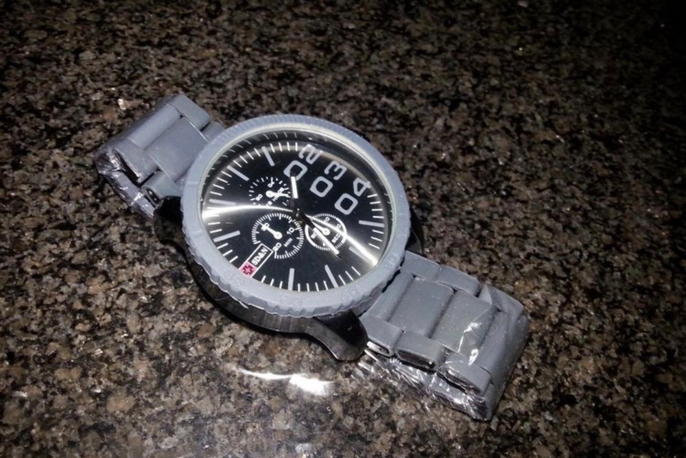 Relógio NOVO, em Caixa, Moderno, Elegante e Barato