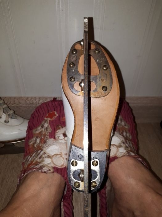 Продам детские фигурные коньки