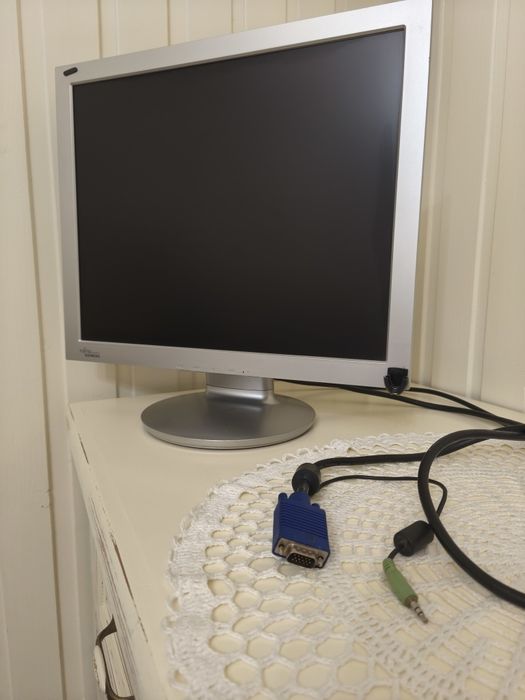 Monitor z wejściem VGA