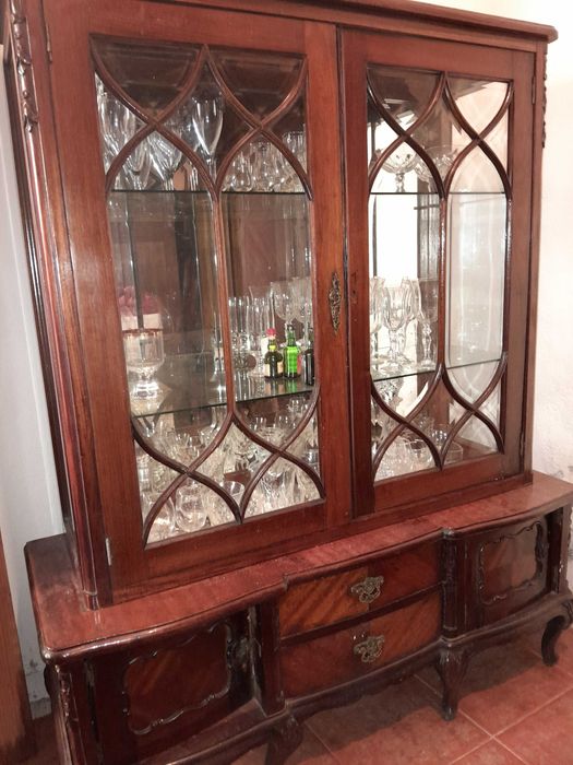 Lindíssima Cristaleira antiga em Mogno estilo Queen Ann Séc. XVII