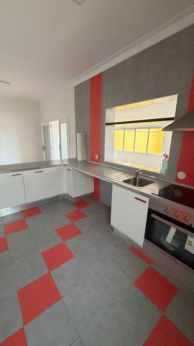 Moradia T2+1 Remodelada para Arrendamento em Canidelo – Vila Nova de Gaia