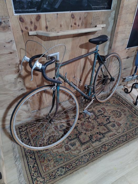 Bicicleta antiga para restauro