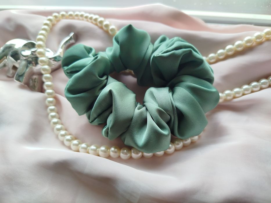 Gumka scrunchie satyna jedwabna Armani szałwia