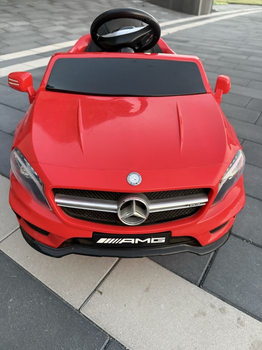 Auto Mercedes czerwony na akumulator