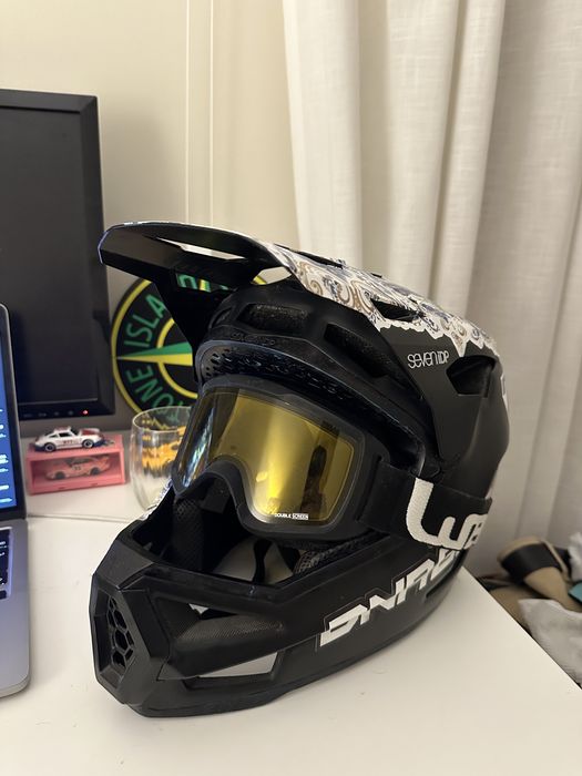 Capacete Seven idp project 23 carbon