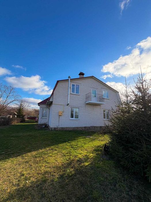 Продається 2-поверховий будинок, 200 м2, 47 соток, с. Гостролуччя