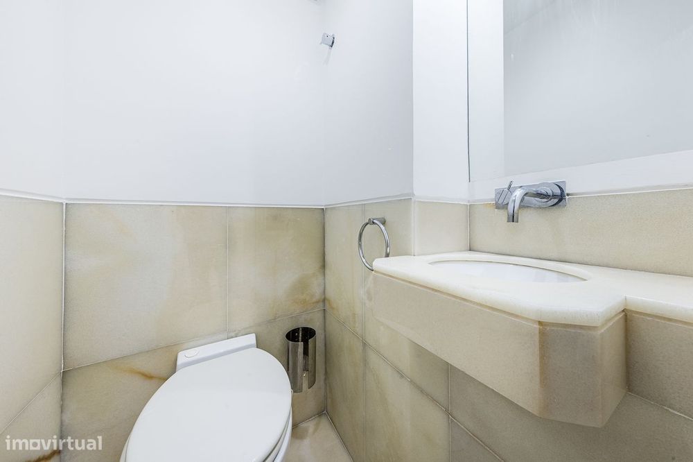 Espetacular apartamento T5 totalmente renovado, na Avenida João XXI