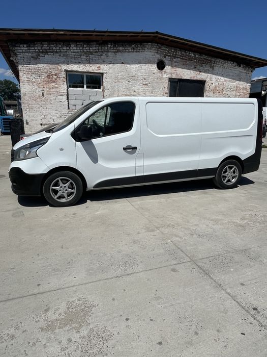 Автомобіль Renault trafic