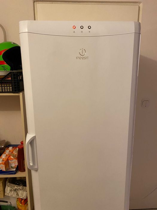Zamrażarka INDESIT szufladowa sprawna wymiary sz. 60 gł. 64 wys.175cm