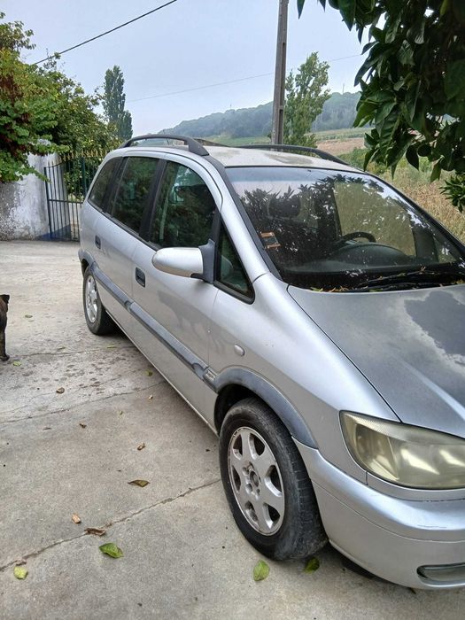 Carrinha Opel Zafira (Com Motor para Reparação)