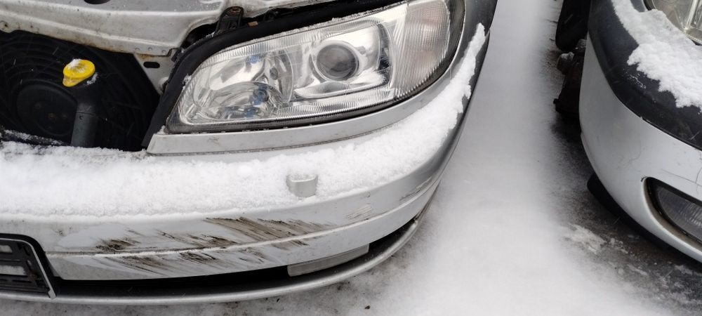 Opel omega c  2.5 reflektor lampa przód przednia soczewka xenon